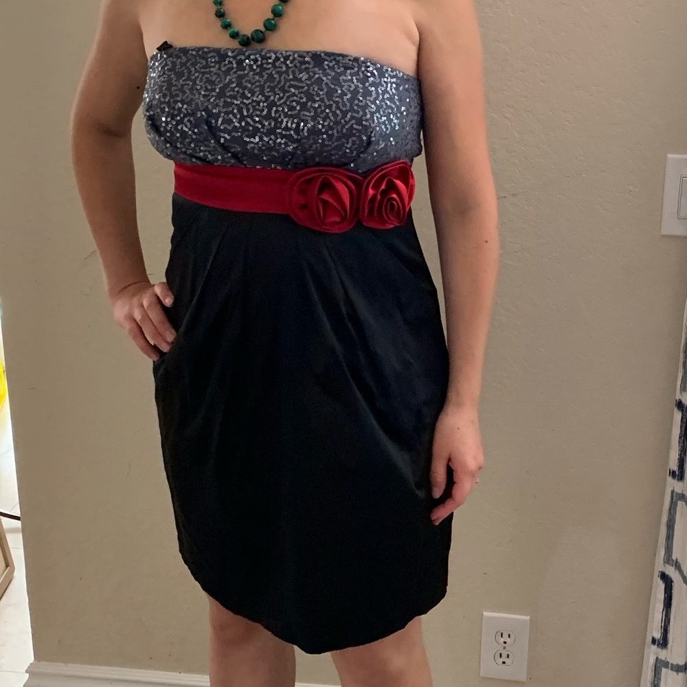 Beautiful strapless dress in size 6